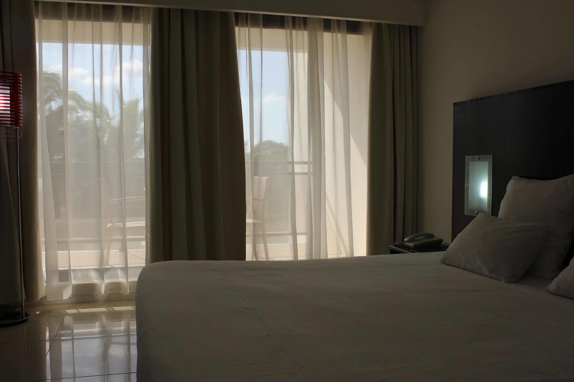 Hotel Le Saint Denis Buitenkant foto